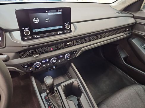 Certified 2025 Honda Accord SE image 29