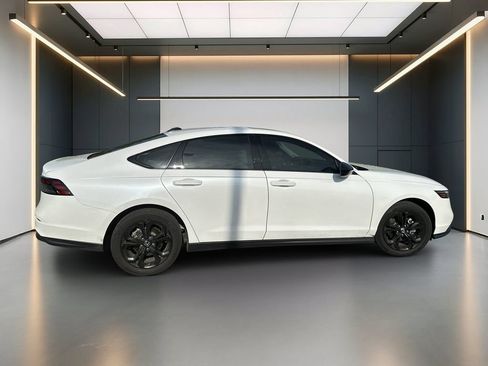 Used 2025 Honda Accord SE image 7