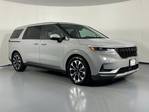 Used 2024 Kia Carnival EX FWD image 1