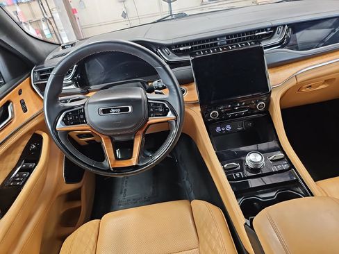 Used 2022 Jeep Grand Cherokee Summit AWD/4WD image 15
