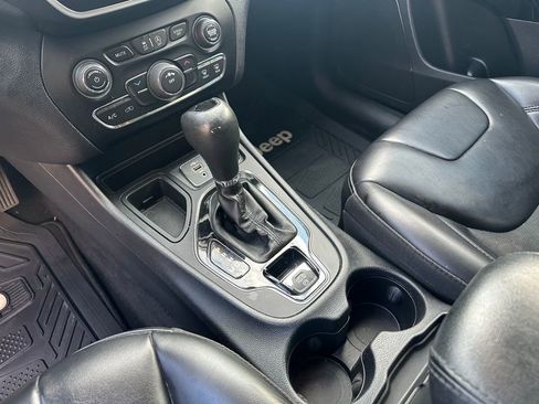 Used 2020 Jeep Cherokee Latitude Plus image 10