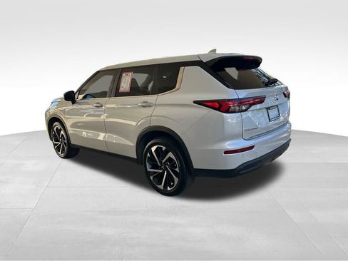 Used 2022 Mitsubishi Outlander ES image 4