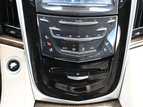 Used 2018 Cadillac Escalade ESV Luxury image 22
