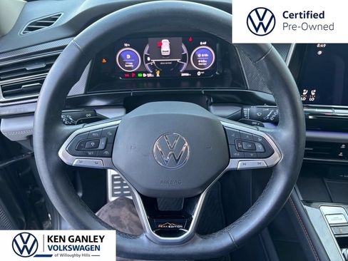 Used 2024 Volkswagen Atlas Peak Edition SE AWD/4WD image 12