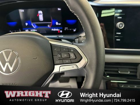 Used 2023 Volkswagen Taos SE w/ Panoramic Sunroof Package image 21