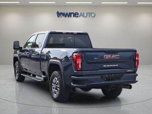 Used 2022 GMC Sierra 2500 AT4 w/ AT4 Preferred Package AWD/4WD image 5