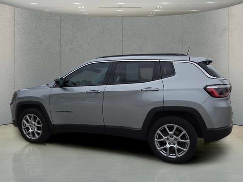 Certified 2022 Jeep Compass Latitude AWD/4WD image 8
