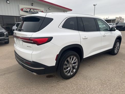 Used 2025 Buick Enclave Preferred image 5