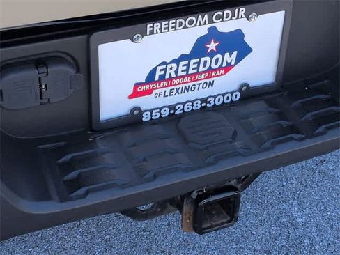 Used 2019 Toyota Tacoma TRD Sport image 35