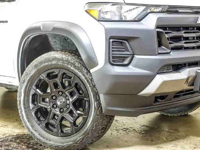 New 2026 Chevrolet Colorado Trail Boss w/ LPO, Tailgate Decal Package AWD/4WD image 4