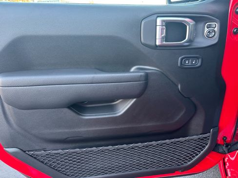 Used 2024 Jeep Wrangler Sport S image 27