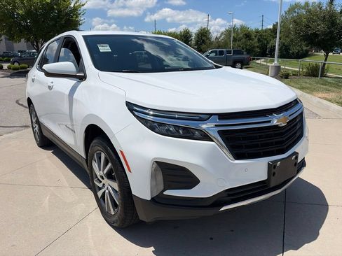 Used 2022 Chevrolet Equinox LT AWD/4WD image 2