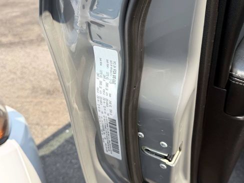 Used 2019 Jeep Cherokee Limited AWD/4WD image 18