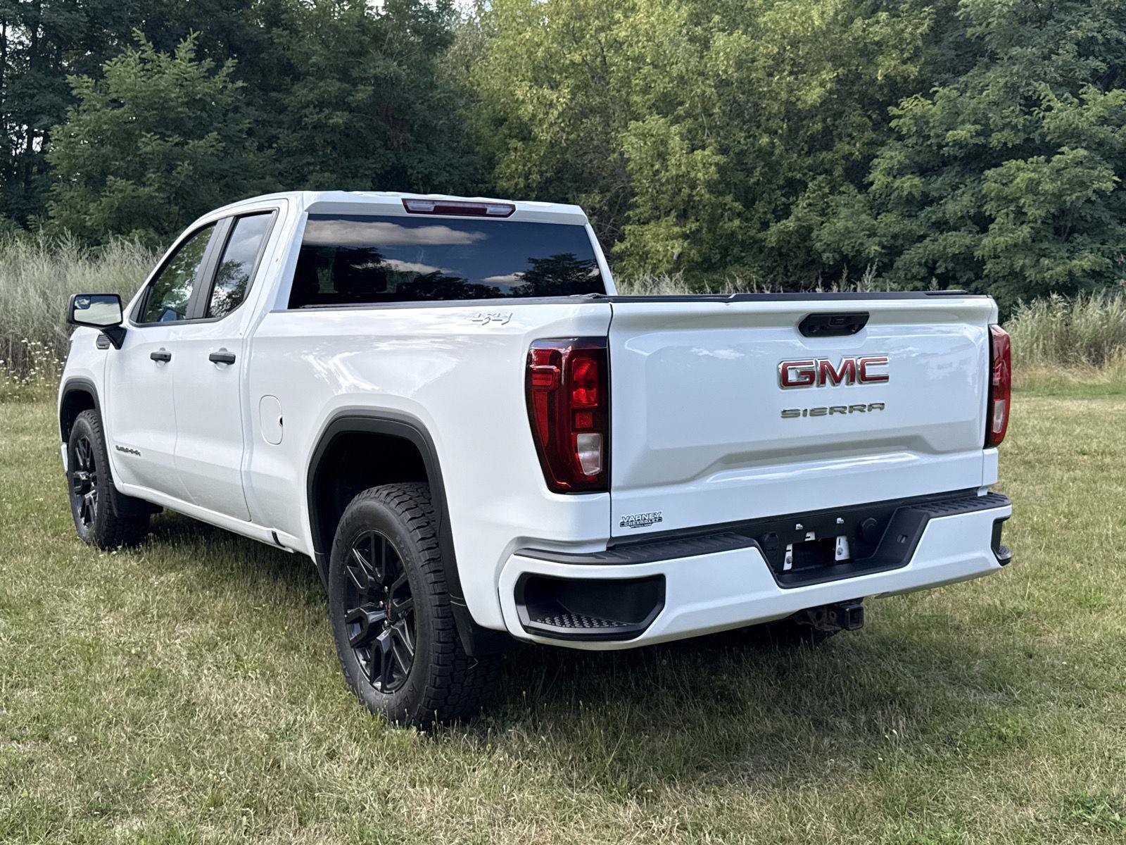Used 2023 GMC Sierra 1500 Pro w/ Graphite Edition AWD/4WD image 5