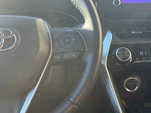 Used 2024 Toyota Venza LE image 10