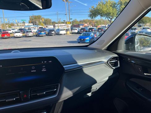 Used 2025 Chevrolet TrailBlazer LT image 31