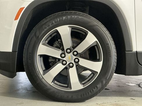Used 2023 Chevrolet Traverse LT w/ LT Premium Package AWD/4WD image 13