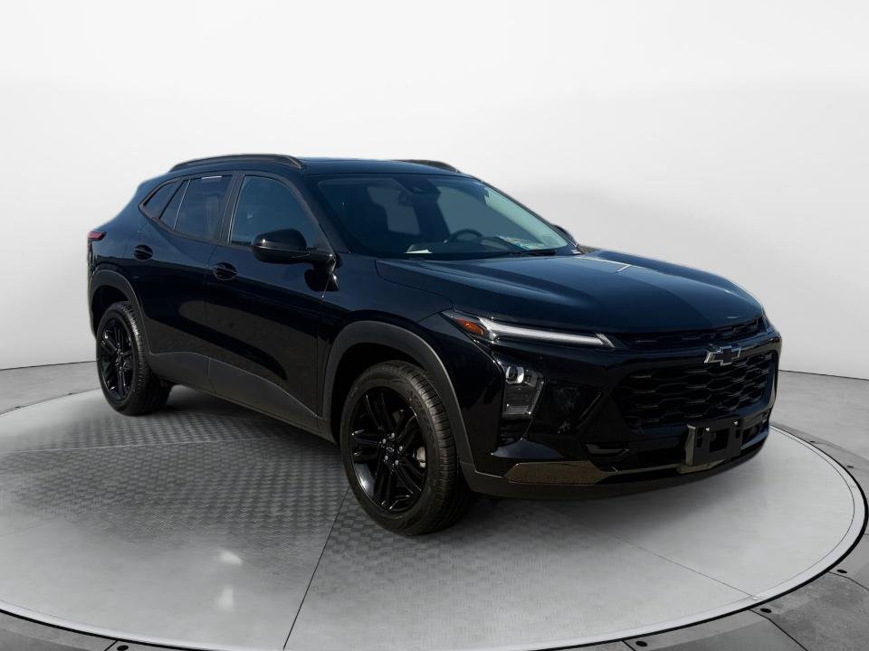 Used 2024 Chevrolet Trax ACTIV w/ Sunroof Package FWD image 1