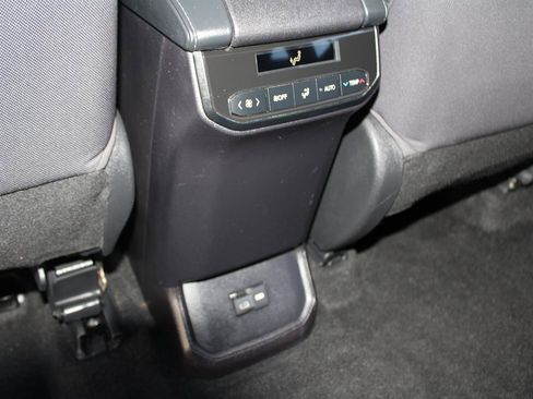 Used 2023 Toyota Highlander LE image 30