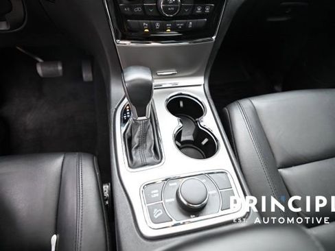 Used 2022 Jeep Grand Cherokee Limited w/ Trailer Tow Group IV image 17