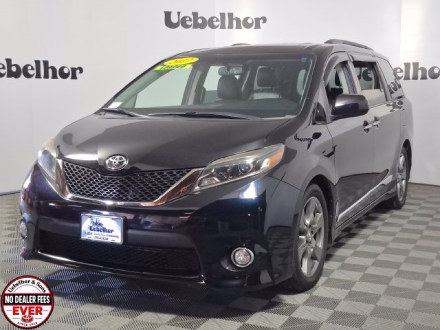 Used 2017 Toyota Sienna SE Premium FWD image 3