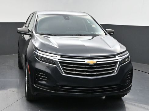 Used 2022 Chevrolet Equinox LS w/ LS Convenience Package AWD/4WD image 2