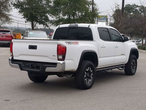 Used 2019 Toyota Tacoma TRD Off-Road image 3