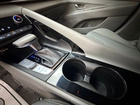 Used 2022 Hyundai Elantra SEL w/ Convenience Package image 19