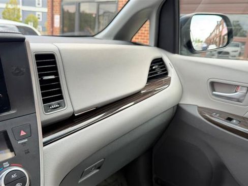 Used 2015 Toyota Sienna XLE w/ XLE Navigation Package AWD/4WD image 29