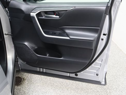 Used 2025 Toyota RAV4 XLE FWD image 35