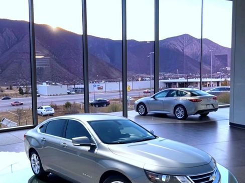 Used 2019 Chevrolet Impala LT FWD image 2