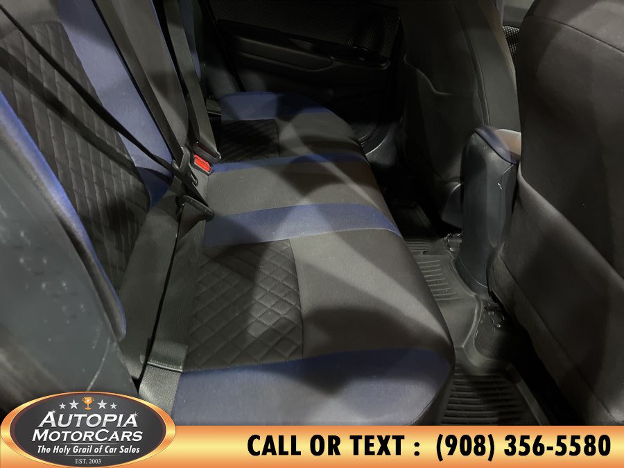 Used 2022 Toyota C-HR XLE FWD image 15