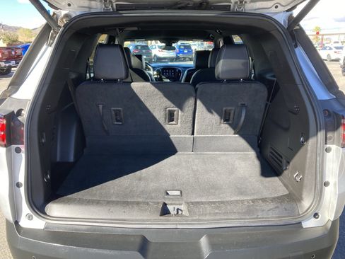 Used 2022 Chevrolet Traverse LT image 42