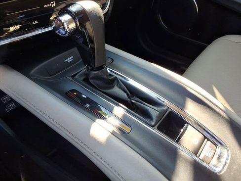 Used 2021 Honda HR-V EX-L image 18