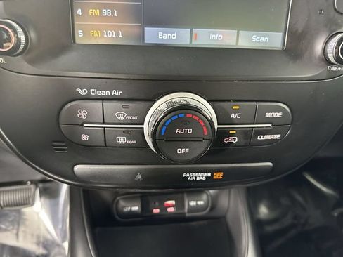 Used 2019 Kia Soul w/ Convenience Package FWD image 9