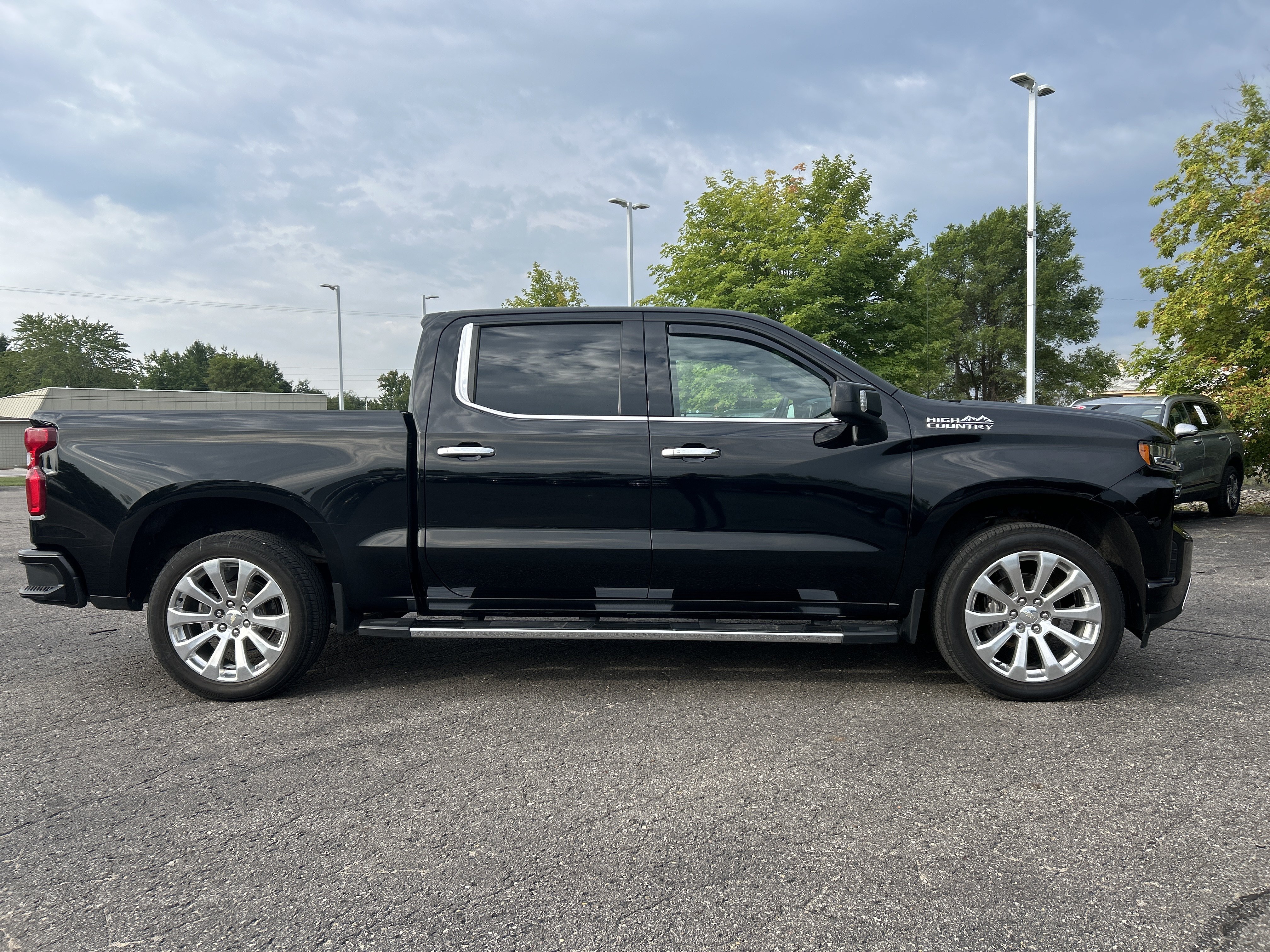 Used 2020 Chevrolet Silverado 1500 High Country w/ Technology Package AWD/4WD image 2