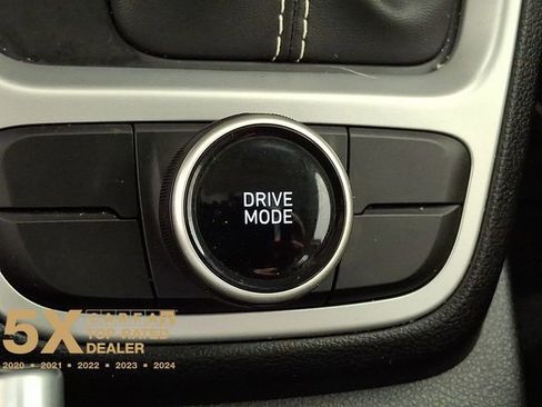 Certified 2025 Hyundai Venue SEL image 29