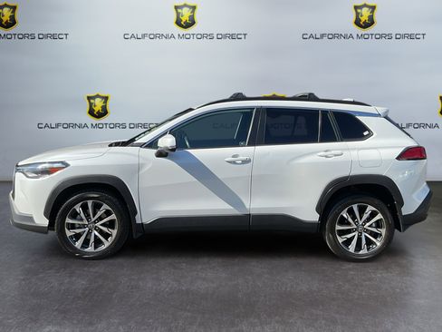 Used 2023 Toyota Corolla Cross XLE w/ Convenience Package image 5