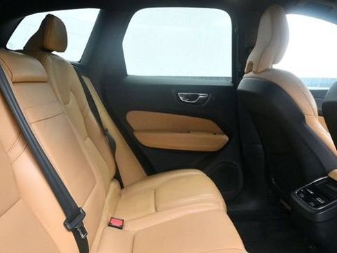 Used 2021 Volvo XC60 T5 Inscription AWD/4WD image 14