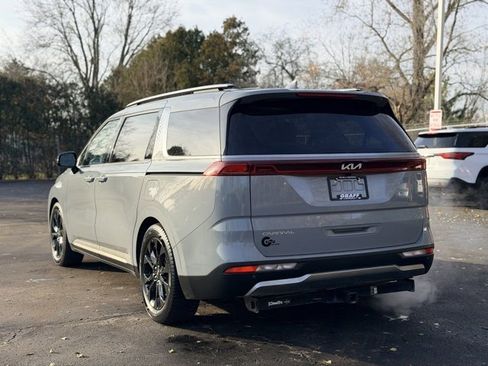 Used 2024 Kia Carnival SX Prestige image 5
