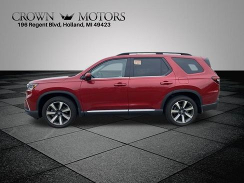 Used 2025 Honda Pilot Touring image 10