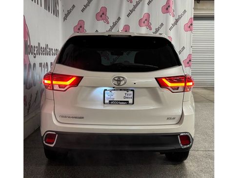 Used 2019 Toyota Highlander XLE image 11