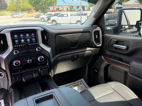 Used 2022 GMC Sierra 3500 SLT w/ SLT Preferred Package AWD/4WD image 17