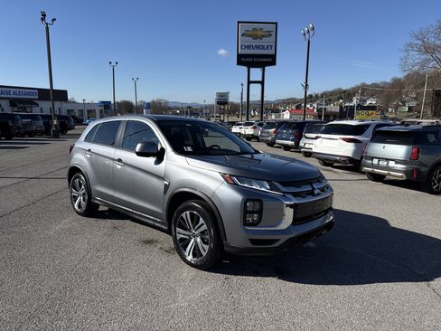 Used 2025 Mitsubishi Outlander Sport ES image 1