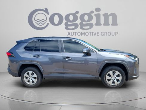 Used 2019 Toyota RAV4 LE FWD image 6