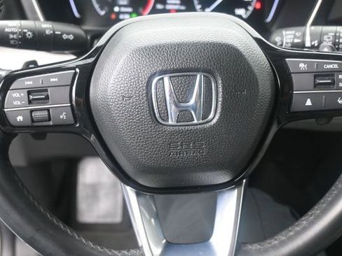 Used 2023 Honda Pilot Touring image 11