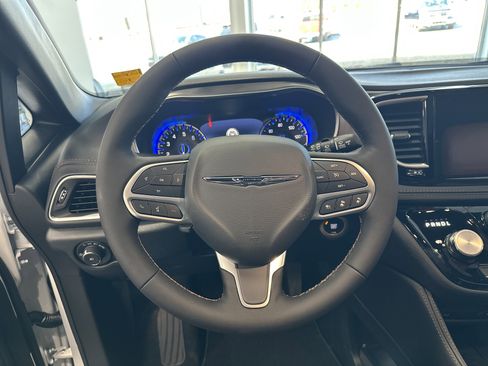 New 2026 Chrysler Pacifica Pinnacle FWD image 18