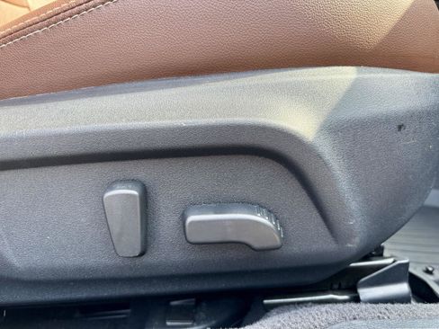 Used 2018 Subaru Outback 3.6R Touring AWD/4WD image 16