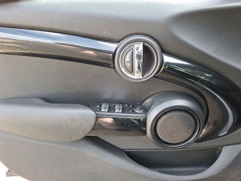 Used 2017 MINI Cooper S image 12