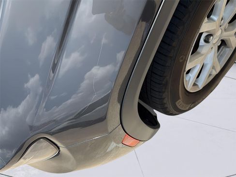 Used 2023 Jeep Grand Cherokee L Limited AWD/4WD image 9